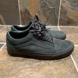 Men’s low top vans. Green with black soles. Size 9